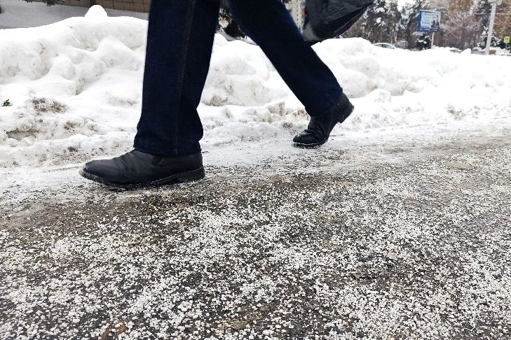 В Новосибирске УК заплатит 100 тысяч за перелом на гололеде