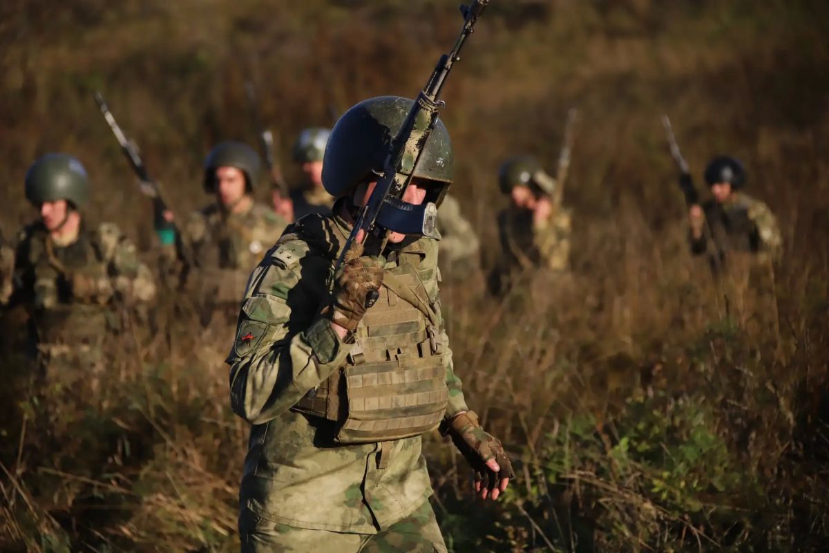 Военнослужащие спецподразделений Сибирского округа Росгвардии прошли испытания на право ношения крапового берета Военнослужащие спецподразделений Сибирского округа Росгвардии прошли испытания на право ношения крапового берета