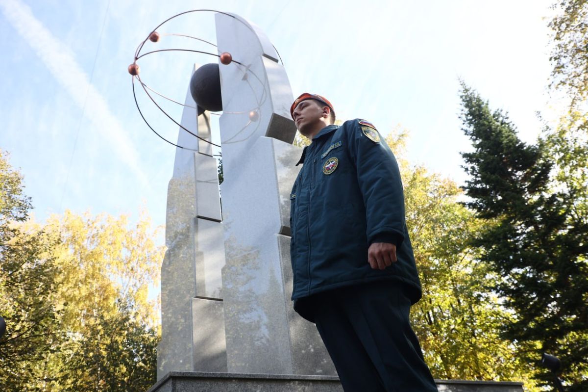 Монумент «Покорителям атома» у ДК Горького открыли после реставрации Монумент «Покорителям атома» у ДК Горького открыли после реставрации
