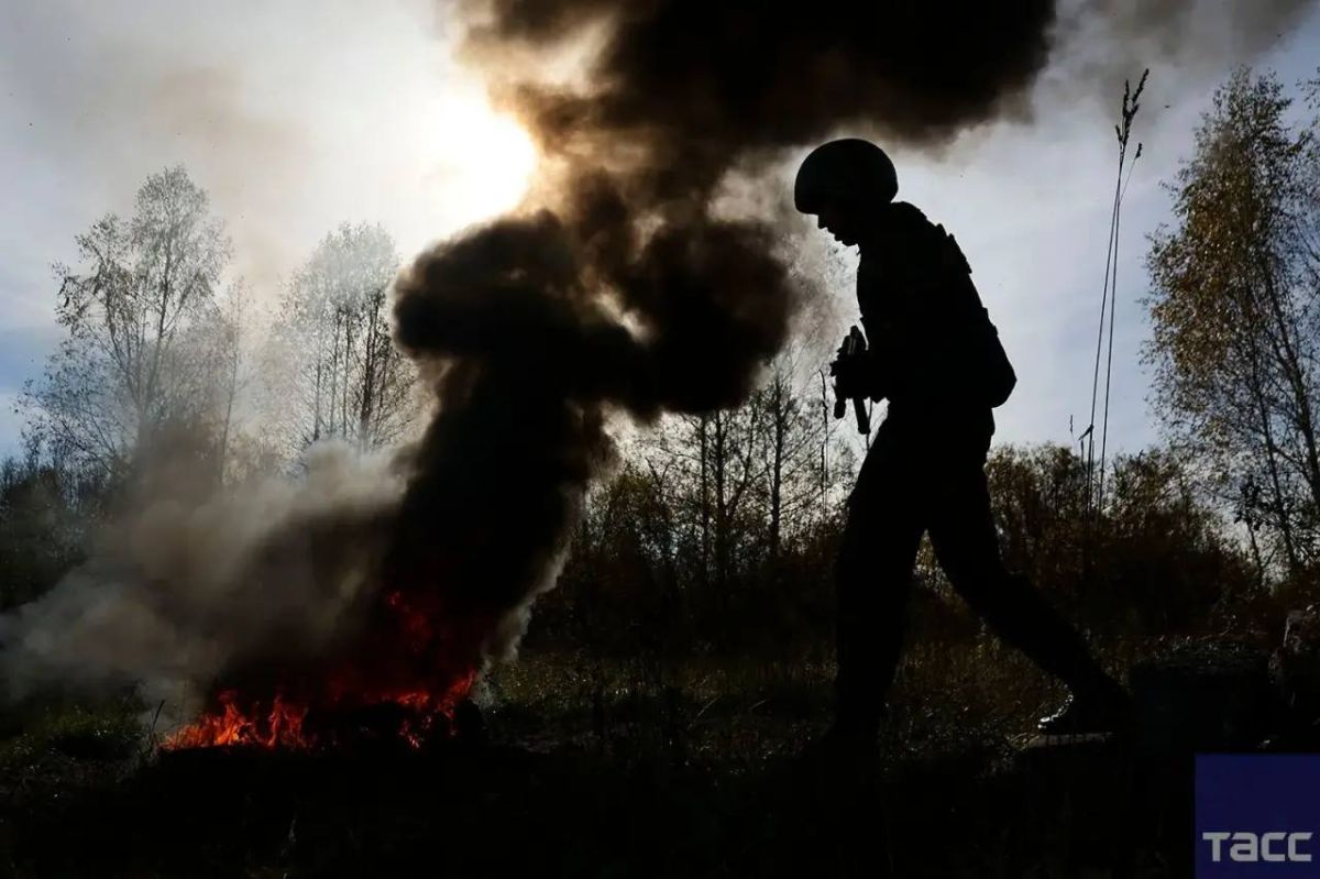 Военнослужащие спецподразделений Сибирского округа Росгвардии прошли испытания на право ношения крапового берета