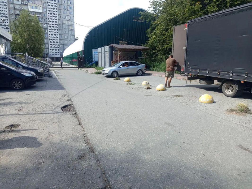 Самовольные киоски демонтировали в Кировском и Ленинском районах Самовольные киоски демонтировали в Кировском и Ленинском районах