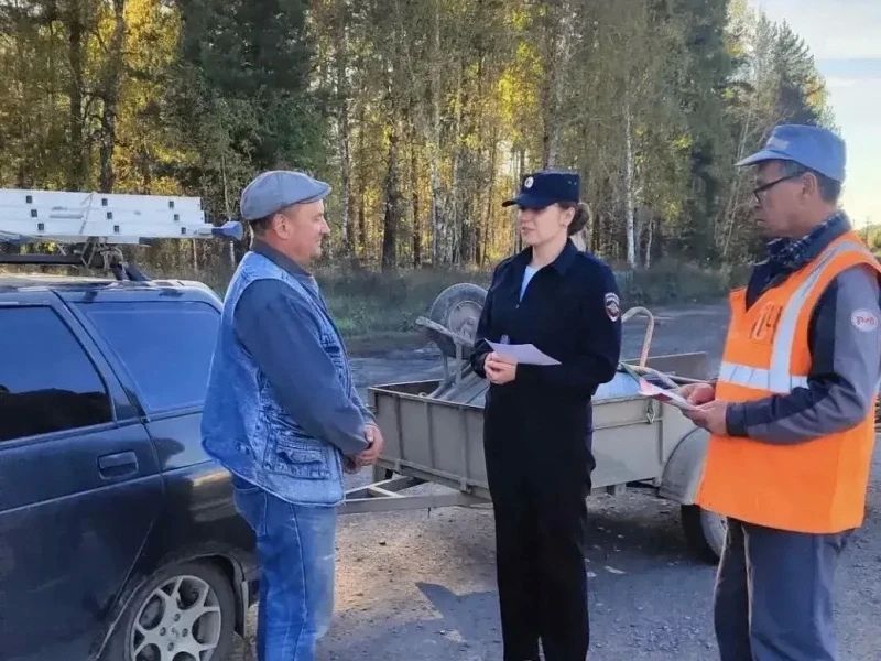 Сотрудники Госавтоинспекции ОМВД России «Сузунский» и представители РЖД провели профилактическую беседу с водителями на железнодорожном переезде