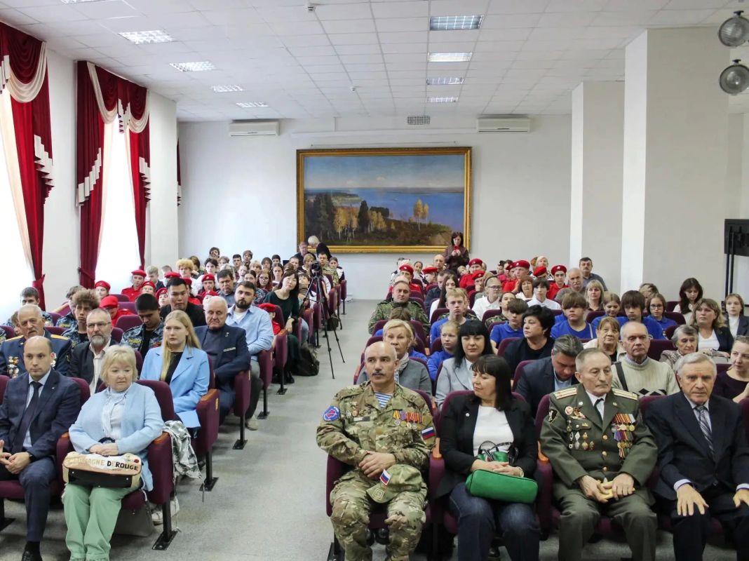 VIII Слёт патриотических формирований прошёл в Доме офицеров Новосибирского гарнизона VIII Слёт патриотических формирований прошёл в Доме офицеров Новосибирского гарнизона