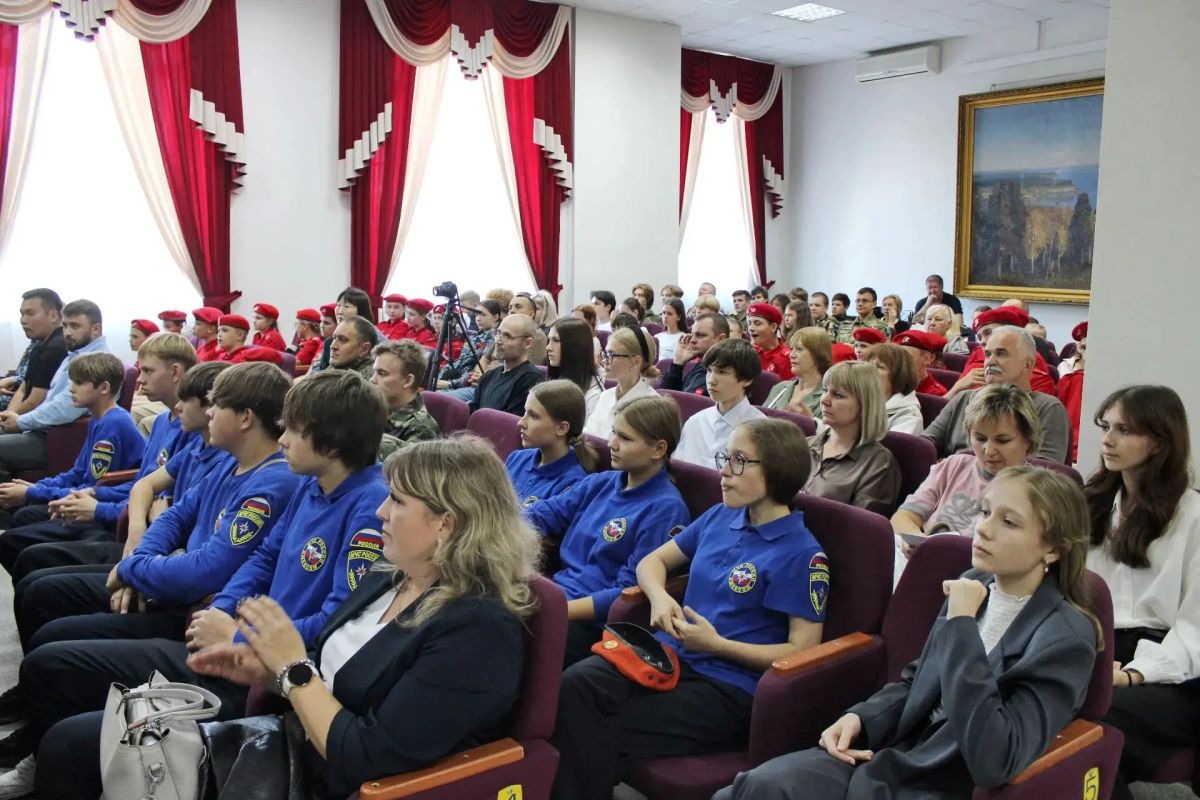 VIII Слёт патриотических формирований прошёл в Доме офицеров Новосибирского гарнизона VIII Слёт патриотических формирований прошёл в Доме офицеров Новосибирского гарнизона