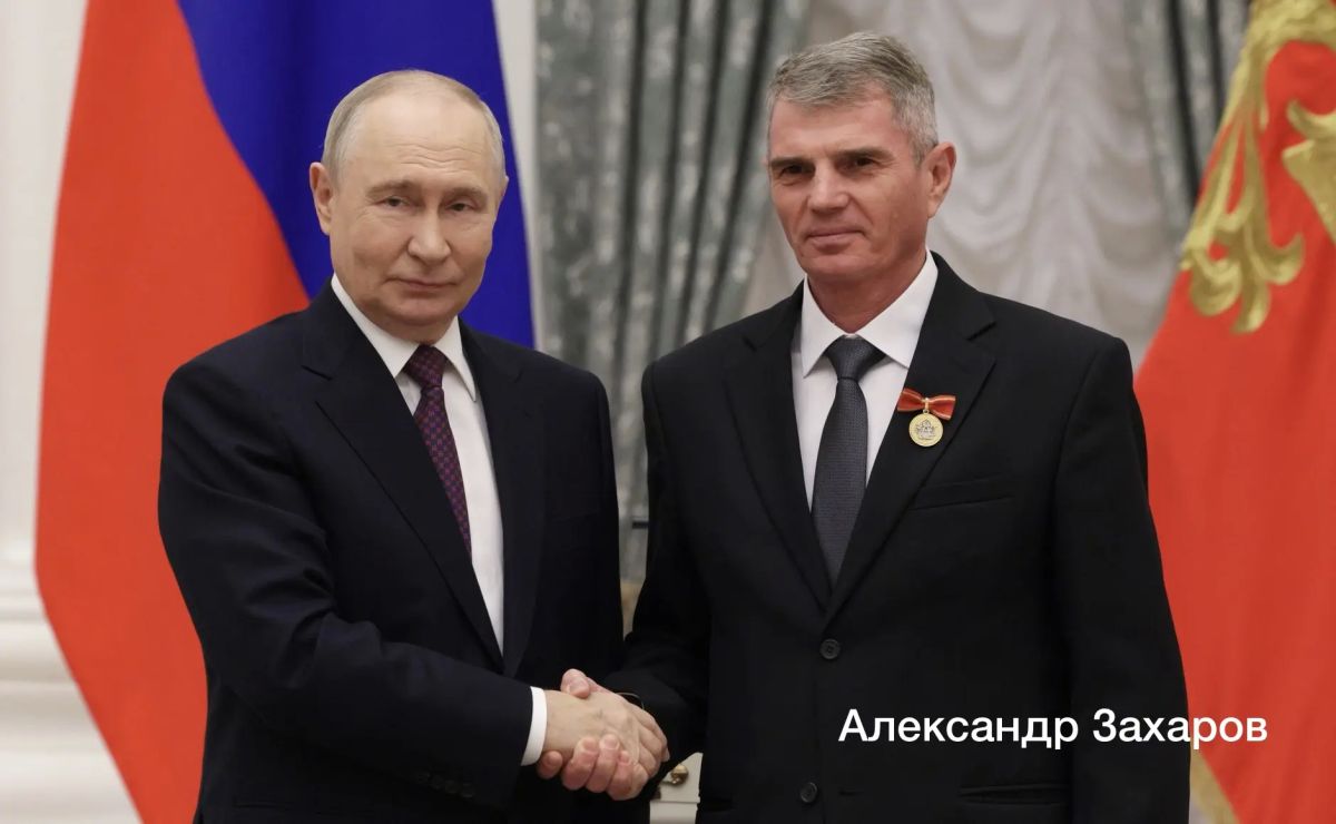Андрей Травников: Вчера в Кремле Президент России Владимир Владимирович Путин вручил награды наставникам Героев специальной военной операции