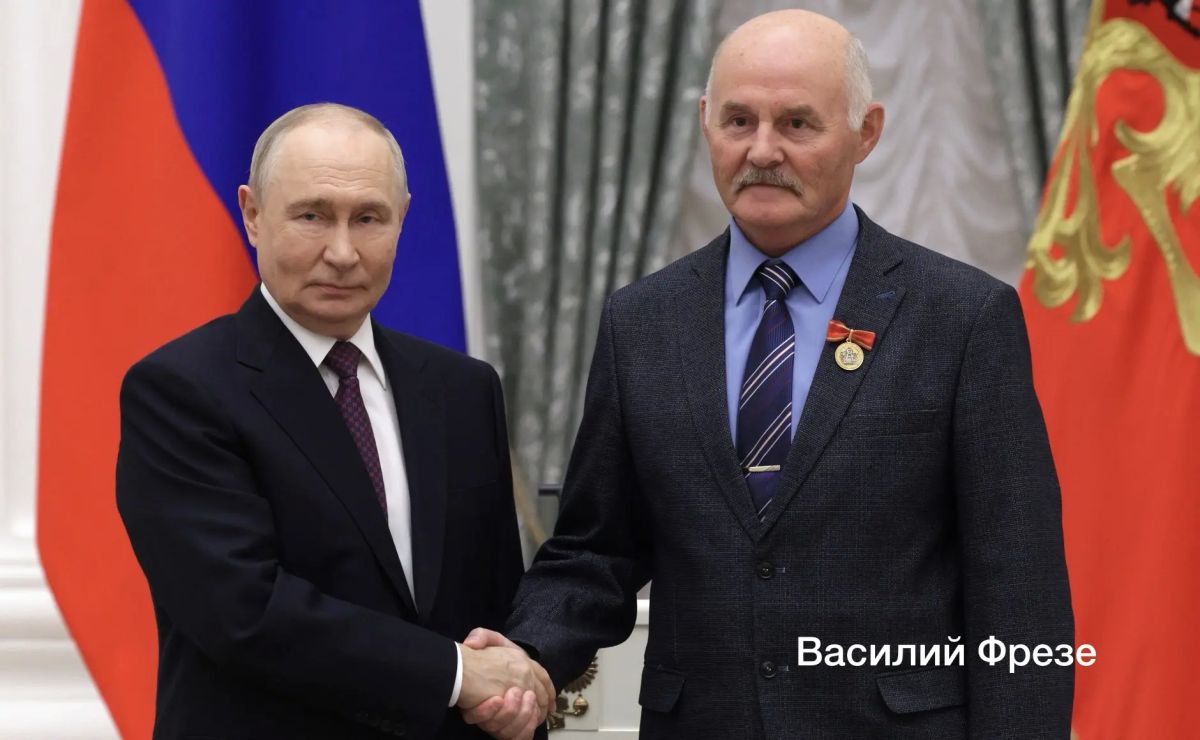 Андрей Травников: Вчера в Кремле Президент России Владимир Владимирович Путин вручил награды наставникам Героев специальной военной операции Андрей Травников: Вчера в Кремле Президент России Владимир Владимирович Путин вручил награды наставникам Героев специальной военной операции