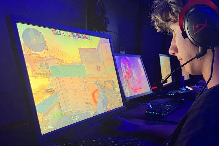 Десятиклассник из Академгородка Глеб Кусь разработал собственный сервис HeatCheck для игроков в Counter-Strike 2. Приложение помогает разбирать матчи, анализировать статистику, находить ошибки и оценивать игру соперников