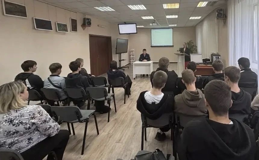 В Новосибирской области полицейские провели профилактическое занятие со студентами на тему антитеррористической безопасности В Новосибирской области полицейские провели профилактическое занятие со студентами на тему антитеррористической безопасности
