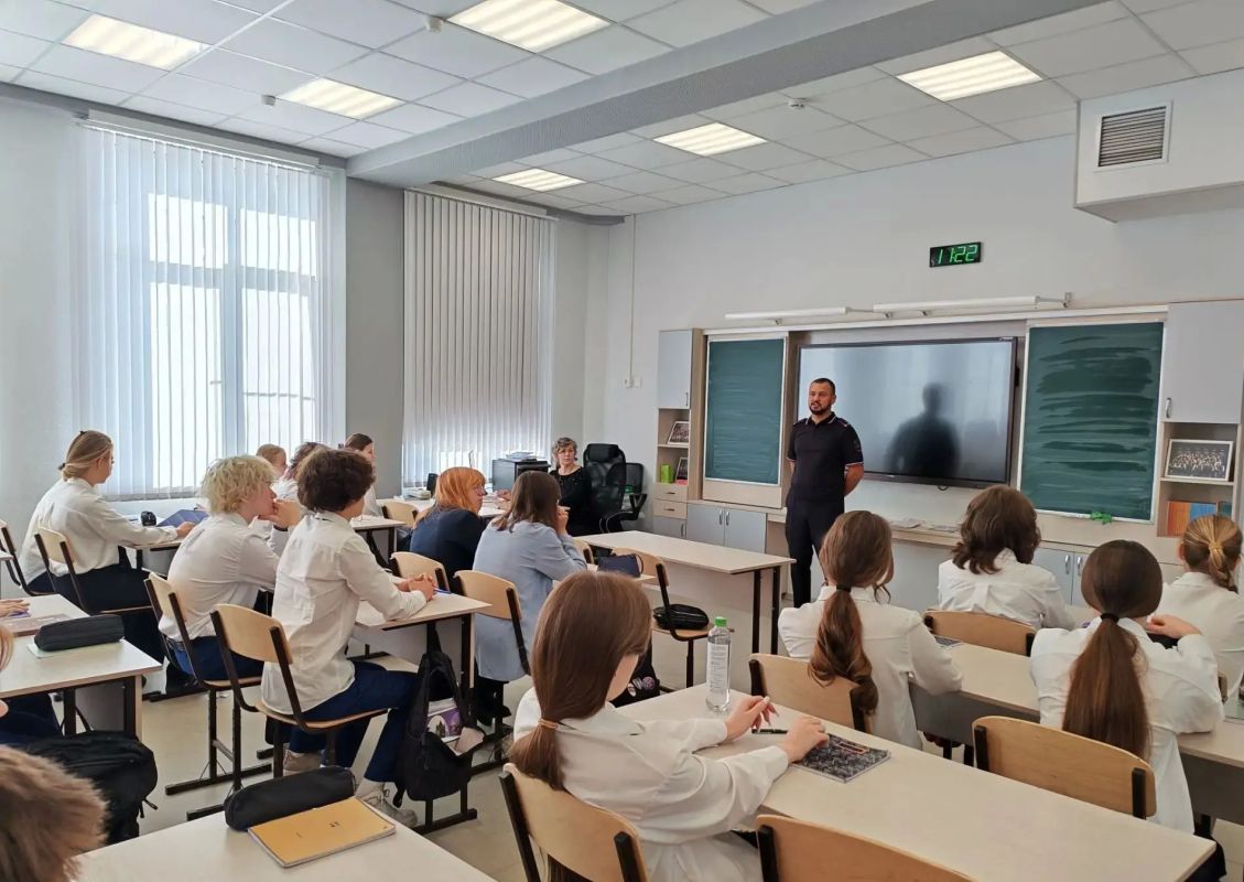 В Новосибирске в рамках «Единого дня профилактики» правоохранители провели масштабное мероприятие для школьников В Новосибирске в рамках «Единого дня профилактики» правоохранители провели масштабное мероприятие для школьников
