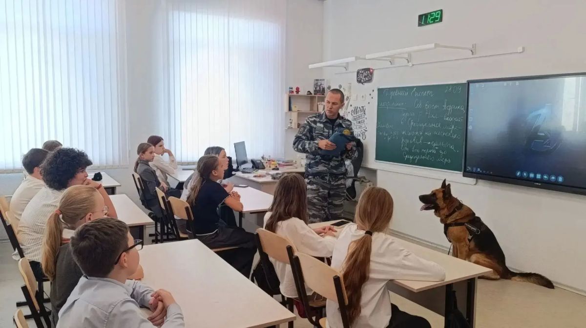 В Новосибирске в рамках «Единого дня профилактики» правоохранители провели масштабное мероприятие для школьников В Новосибирске в рамках «Единого дня профилактики» правоохранители провели масштабное мероприятие для школьников