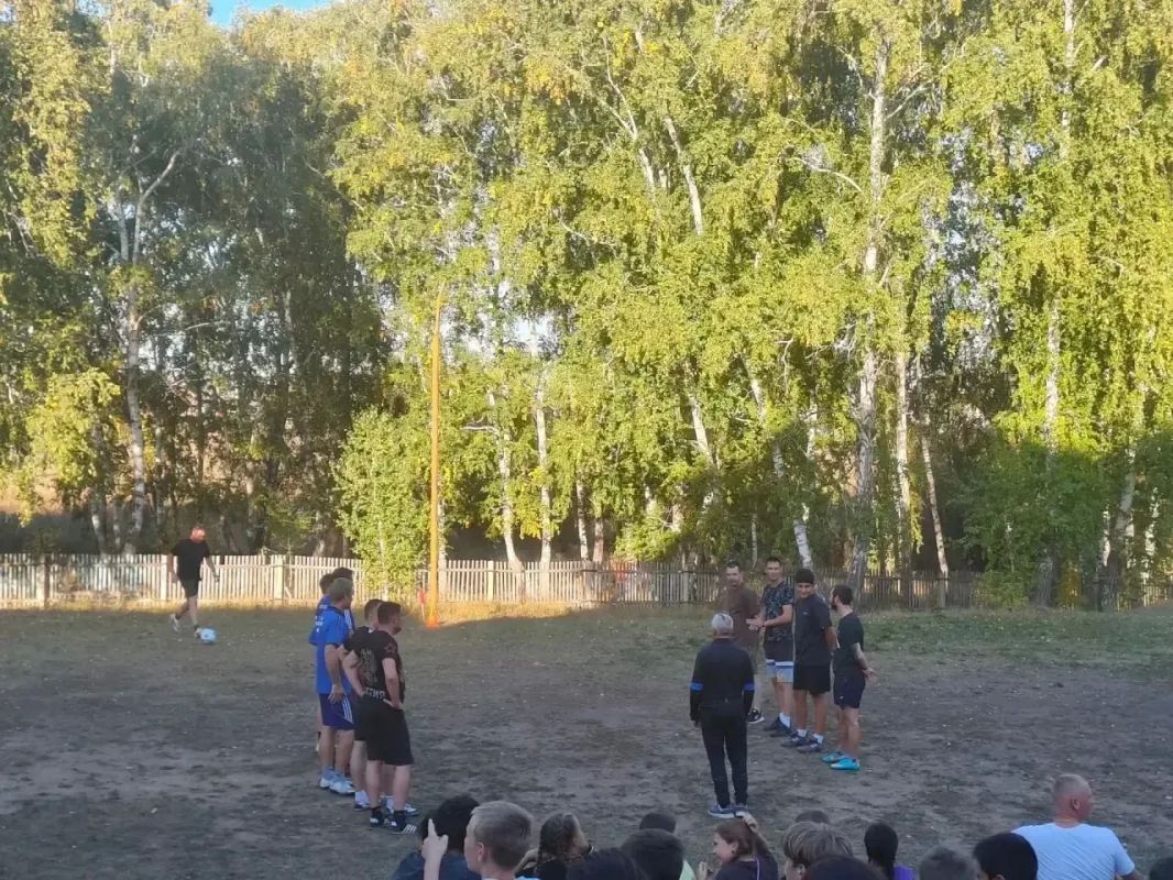 В Ордынском районе сотрудники полиции приняли участие в футбольном турнире В Ордынском районе сотрудники полиции приняли участие в футбольном турнире
