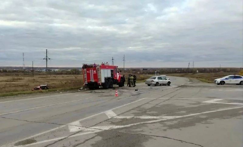 "Девятка" врезалась в иномарку в Новосибирской области — один человек погиб "Девятка" врезалась в иномарку в Новосибирской области — один человек погиб