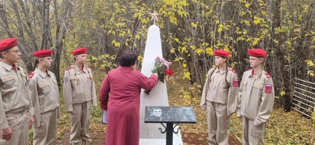В Новосибирской области почтили память бывшего начальника уголовного розыска Василия Ивановича Будусова, погибшего при исполнении служебного долга В Новосибирской области почтили память бывшего начальника уголовного розыска Василия Ивановича Будусова, погибшего при исполнении служебного долга