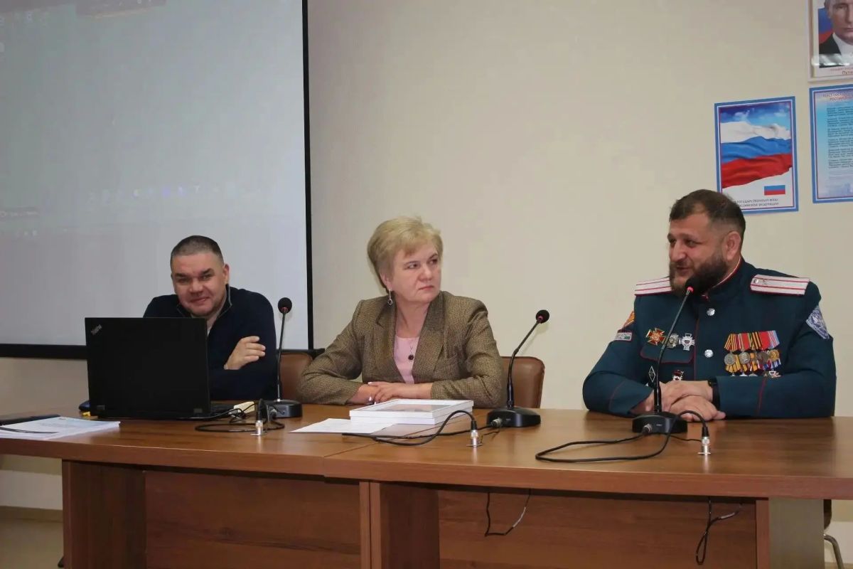 Члены Общественной палаты НСО — Роман Бубенов и участник СВО Алексей Харитонов — встретились с коллективом Главного бюро медико-социальной экспертизы по Новосибирской области Члены Общественной палаты НСО — Роман Бубенов и участник СВО Алексей Харитонов — встретились с коллективом Главного бюро медико-социальной экспертизы по Новосибирской области