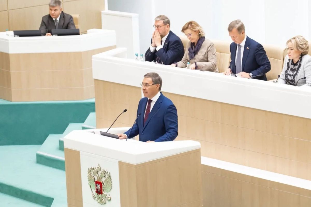 Валерий Фальков выступает с докладом о мерах по повышению качества высшего образования в Совете Федерации Валерий Фальков выступает с докладом о мерах по повышению качества высшего образования в Совете Федерации