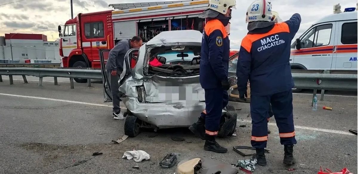 Пятилетний ребёнок застрял в машине после ДТП