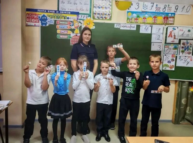 В Сузунском районе сотрудники полиции провели для школьников игру «Дорожное — не дорожное» В Сузунском районе сотрудники полиции провели для школьников игру «Дорожное — не дорожное»