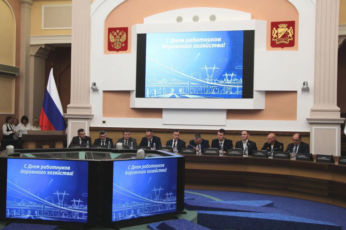 Заместитель министра поздравил городских дорожников с профессиональным праздником Заместитель министра поздравил городских дорожников с профессиональным праздником