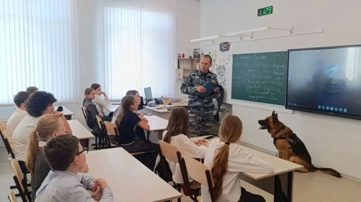 В Новосибирской области полицейские провели для школьников «Единый день профилактики» В Новосибирской области полицейские провели для школьников «Единый день профилактики»