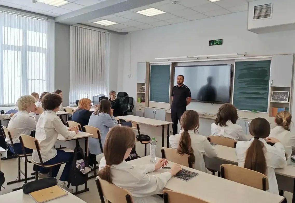В Новосибирской области полицейские провели для школьников «Единый день профилактики» В Новосибирской области полицейские провели для школьников «Единый день профилактики»