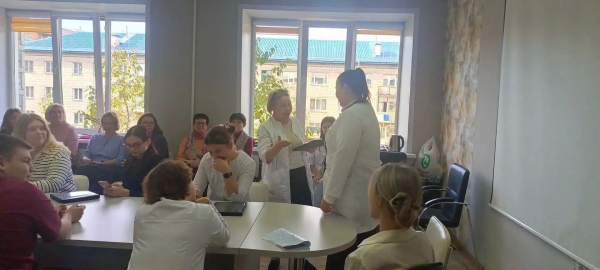 16 молодых медиков приняли на работу в поликлинике № 7 16 молодых медиков приняли на работу в поликлинике № 7