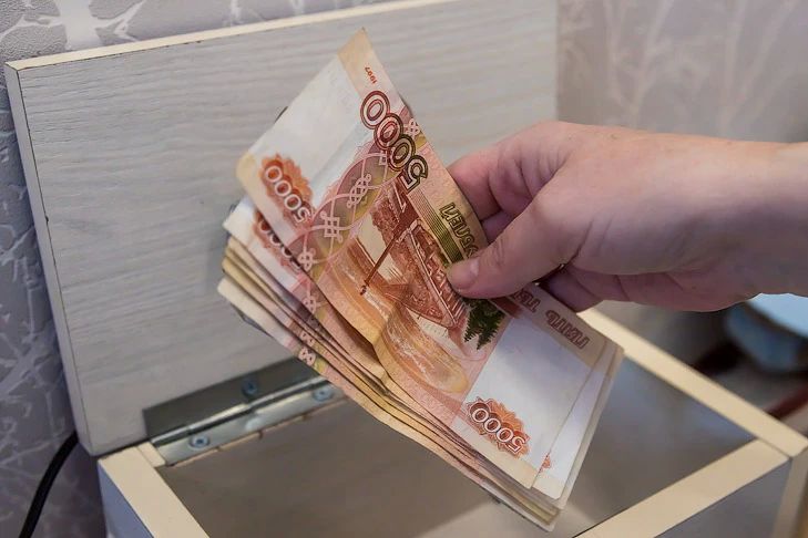 Миллион из пенсии умершего мужа похитила новосибирская вдова