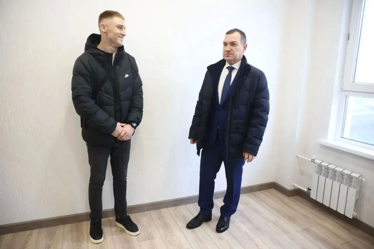 Максим Кудрявцев: Сегодня вручили ключи от новых квартир ребятам из числа детей-сирот и детей, оставшихся без попечения родителей Максим Кудрявцев: Сегодня вручили ключи от новых квартир ребятам из числа детей-сирот и детей, оставшихся без попечения родителей