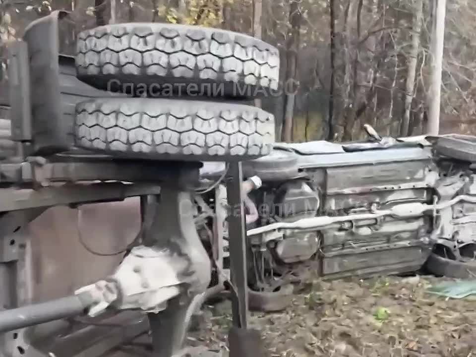 Внедорожник и грузовик улетели в кювет