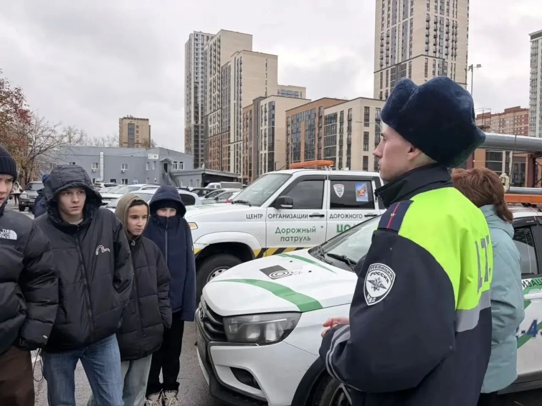 Сотрудники Госавтоинспекции провели познавательное мероприятие для воспитанников Центра «Ориентир» Сотрудники Госавтоинспекции провели познавательное мероприятие для воспитанников Центра «Ориентир»