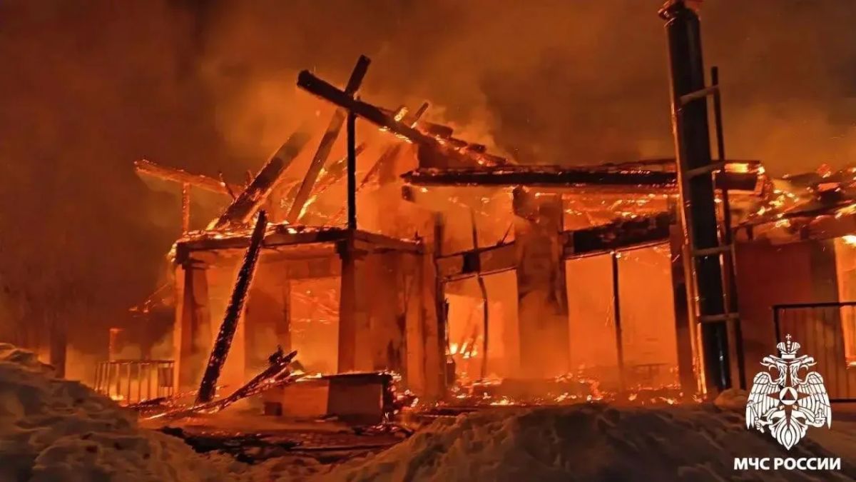 В Шерегеше на горнолыжном курорте минувшей ночью полностью сгорел бар «Грелка»