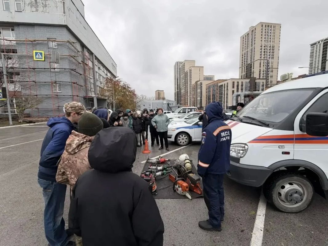 Сотрудники Госавтоинспекции провели познавательное мероприятие для воспитанников Центра «Ориентир» Сотрудники Госавтоинспекции провели познавательное мероприятие для воспитанников Центра «Ориентир»
