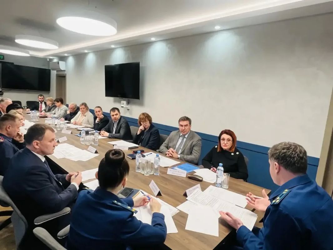 Заместитель прокурора области Александр Рудь провел заседание межведомственной рабочей группы по вопросам профилактики деструктивного поведения подростков в регионе Заместитель прокурора области Александр Рудь провел заседание межведомственной рабочей группы по вопросам профилактики деструктивного поведения подростков в регионе