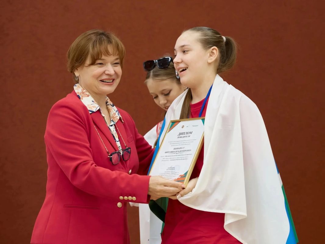 Воспитанница центра «Жемчужина» выиграла грант на мастерскую по пошиву попон для животных