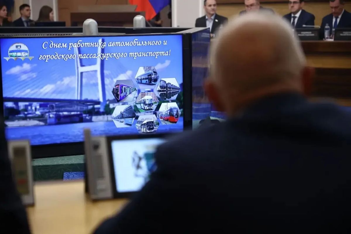 Максим Кудрявцев: Поздравил с наступающим Днём работника автомобильного и городского пассажирского транспорта специалистов и ветеранов отрасли, вручил почётные грамоты и благодарственные письма Максим Кудрявцев: Поздравил с наступающим Днём работника автомобильного и городского пассажирского транспорта специалистов и ветеранов отрасли, вручил почётные грамоты и благодарственные письма