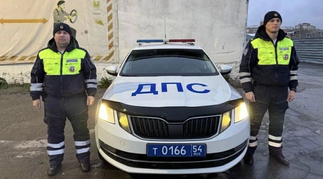 Не дали случиться беде. В Новосибирске экипаж ДПС оказал экстренную помощь двухлетнему ребёнку