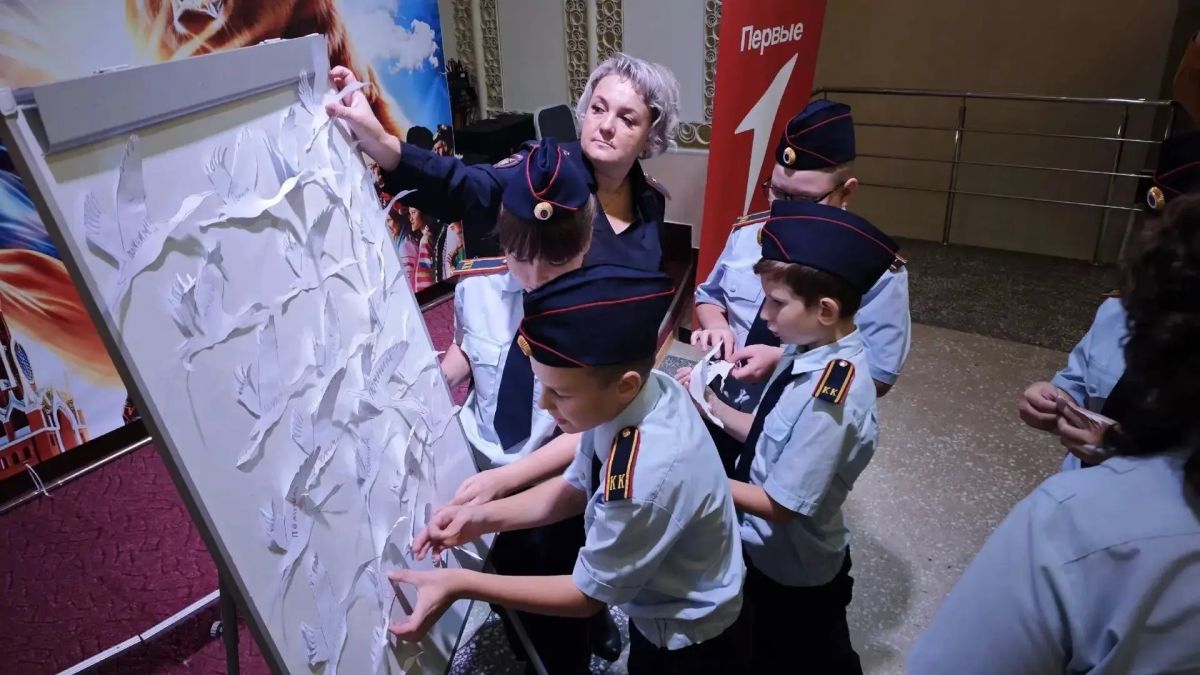 В Новосибирской области сотрудники полиции провели патриотическое мероприятие для школьников В Новосибирской области сотрудники полиции провели патриотическое мероприятие для школьников