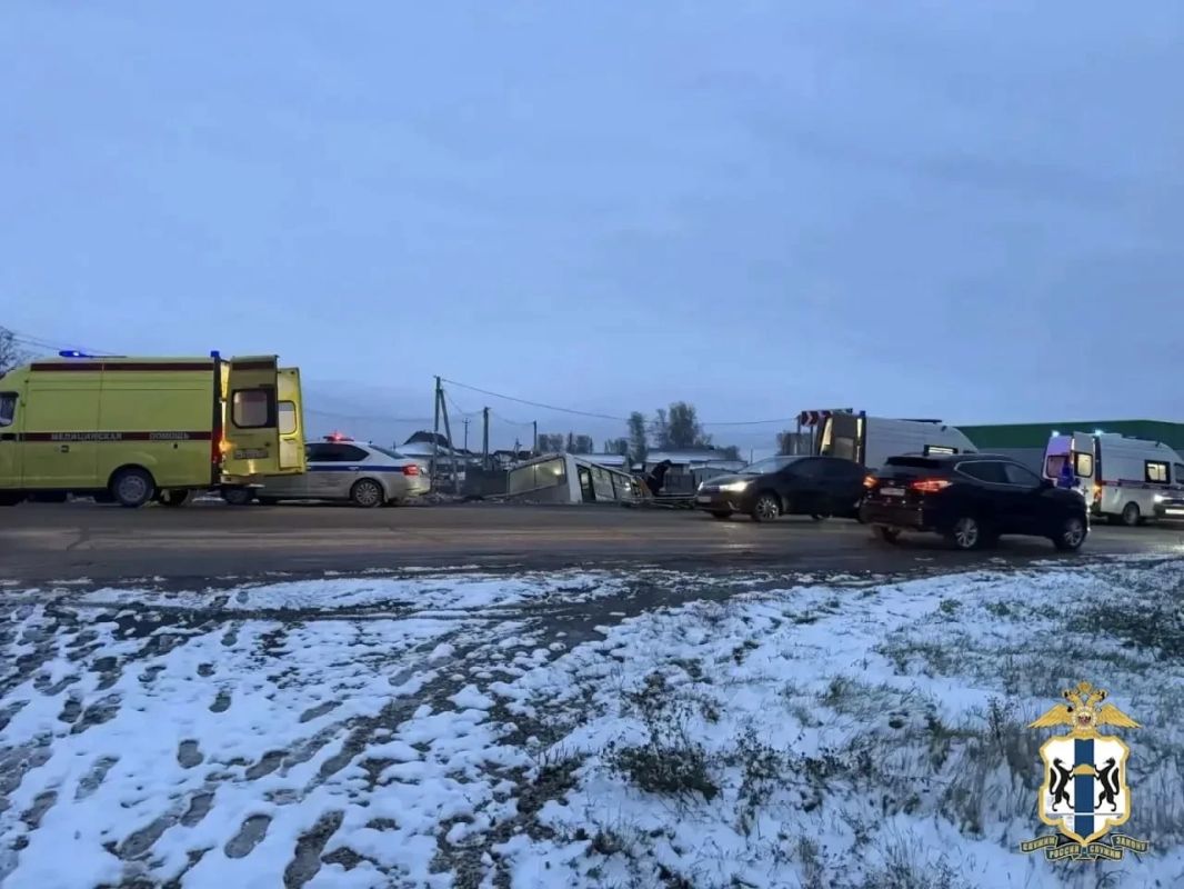Под Новосибирском пассажирский автобус вылетел в кювет: 8 пострадавших