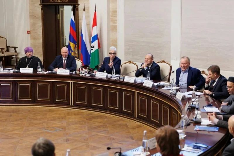 В Новосибирске прошло расширенное заседание Общественного совета при ГУ МВД по региону с участием председателя Общественного совета при МВД России Анатолия Кучерены В Новосибирске прошло расширенное заседание Общественного совета при ГУ МВД по региону с участием председателя Общественного совета при МВД России Анатолия Кучерены