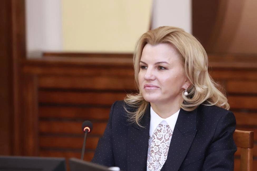 К новым высотам. Сегодня, 27 октября, свой юбилей отмечает вице-спикер Законодательного Собрания Новосибирской области, председатель комитета по бюджетной, финансово-экономической политике и собственности Ирина Диденко