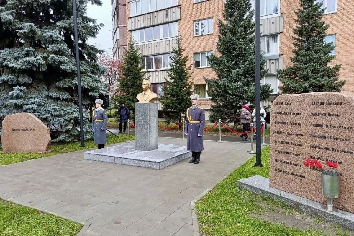 Новое общественное пространство площадью 2,5 га имени Героя Советского Союза Александра Демакова открыли в новосибирском Академгородке, сообщили в правительстве региона Новое общественное пространство площадью 2,5 га имени Героя Советского Союза Александра Демакова открыли в новосибирском Академгородке, сообщили в правительстве региона