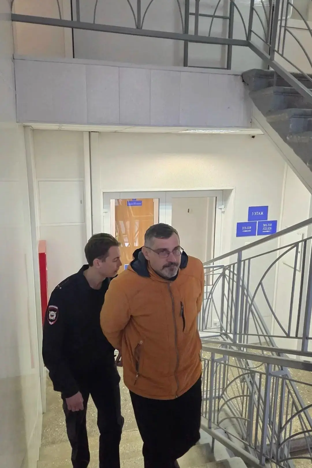 Суд отправил в СИЗО до 28 декабря и. о. директора МКУ «Управление капитального ремонта» Новосибирска Виктора Орлова, сообщают суды общей юрисдикции региона