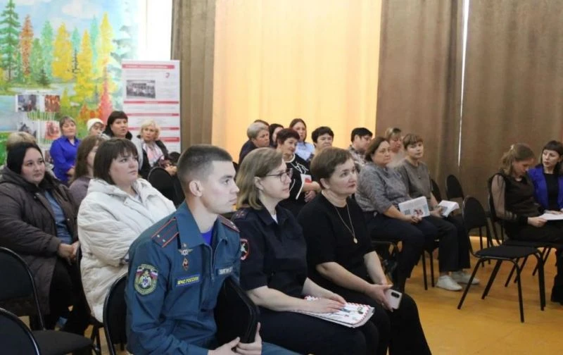 Ряд профилактических встреч с родителями прошли в Татарском районе перед осенними каникулами