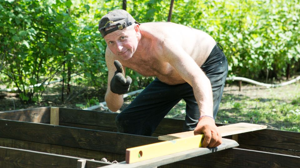 Сможете работать с землей даже без перчаток: этот фокус защитит руки от грязи