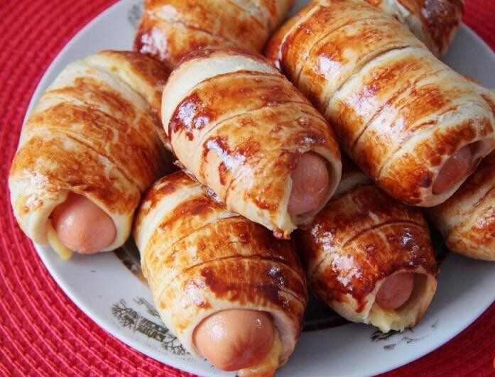 Сосиски в тесте с сыром: идеальная закуска для любого застолья