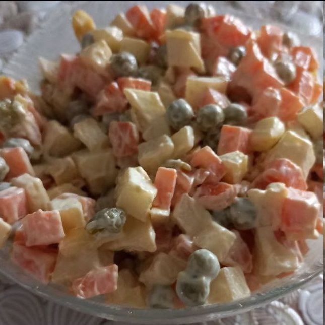 Салат «Белочка»: легкий рецепт для быстрого угощения