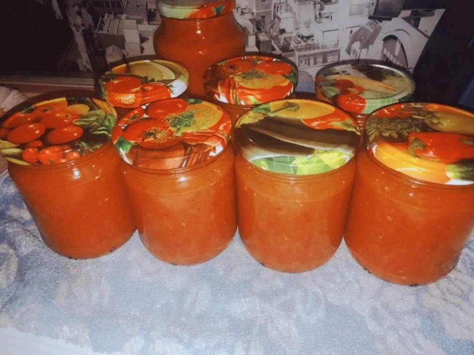 Как сохранить вкус детства: простой кетчуп из томатов и яблок на зиму