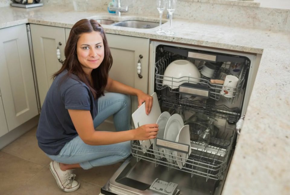 Как посудомоечная машина справляется без горячей воды?